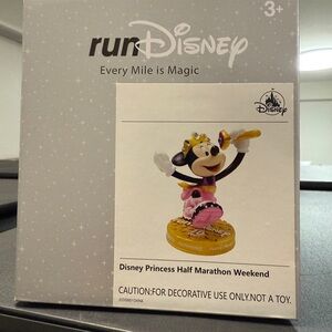 Minnie Mouse RunDisney figure